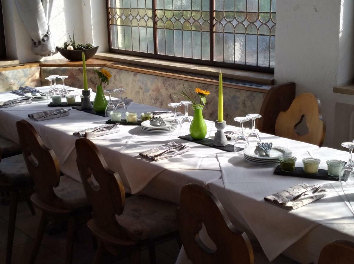 Hotel Restaurant Austueble Ельхінген Екстер'єр фото